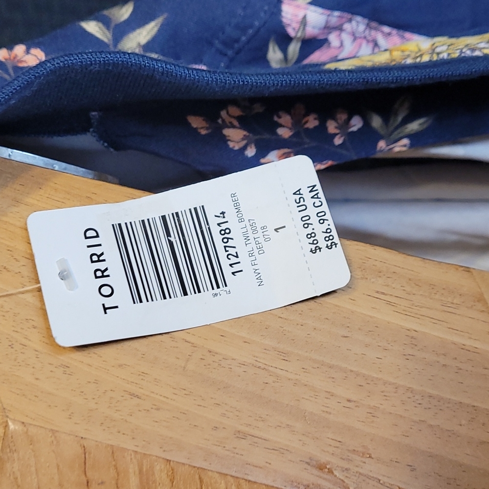 Torrid Floral Bombard Jacket Sz 1       *MUST GO!!!* - Picture 9 of 9